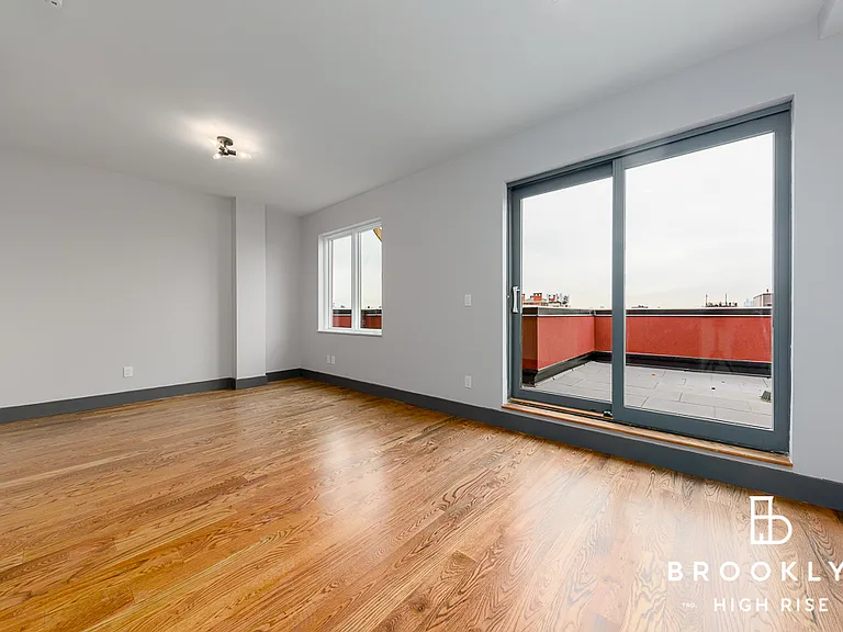 1461 Gates Ave #5E — Photo 1
