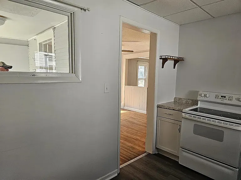 220 S Millwood Ave — Photo 12