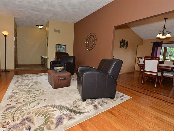 3rd image of 5404 Chapel Hill Ct