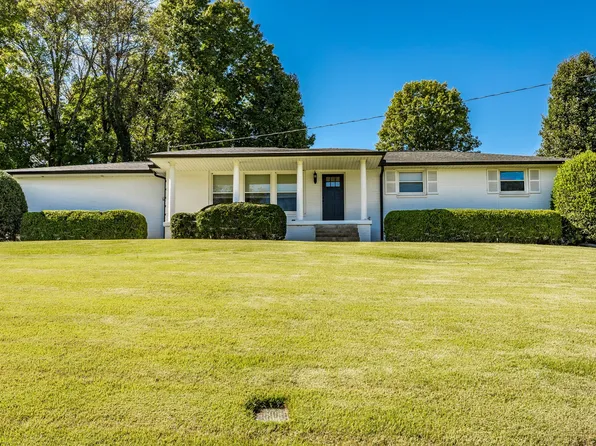 126 Cherokee Rd, Hendersonville, TN 37075