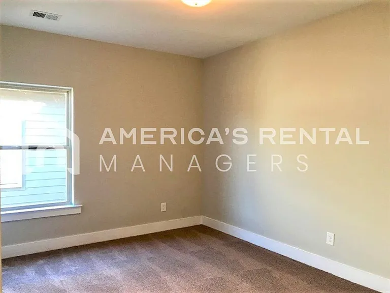 320 Union Station Dr — Photo 9