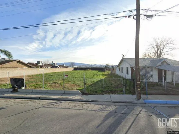 23 Clyde St, Bakersfield, CA 93307