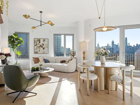 2401 Queens Plz N #1402, Long Island City, NY 11101