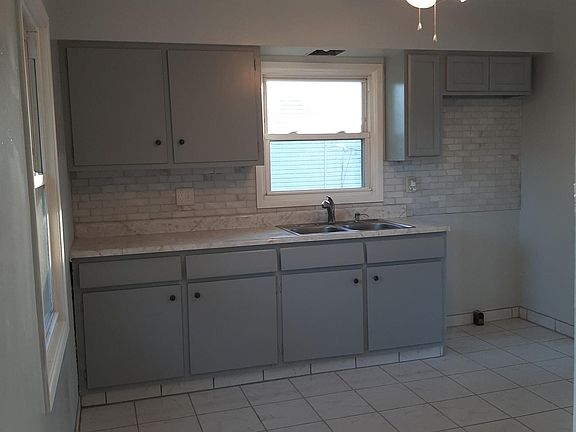3rd image of 232 Frostview Dr