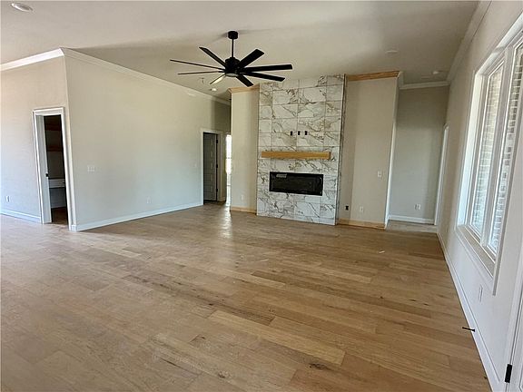 4th image of 1510 Crystal Clear Ln