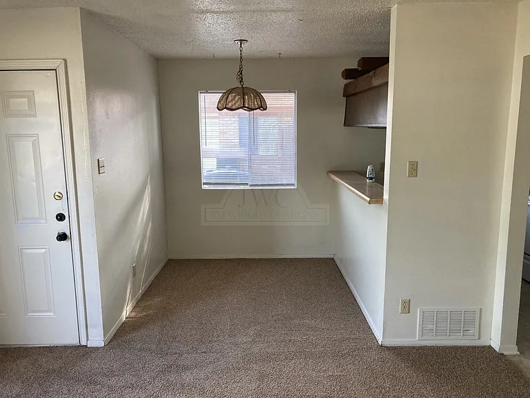 2103 Robert E Lee Dr — Photo 6