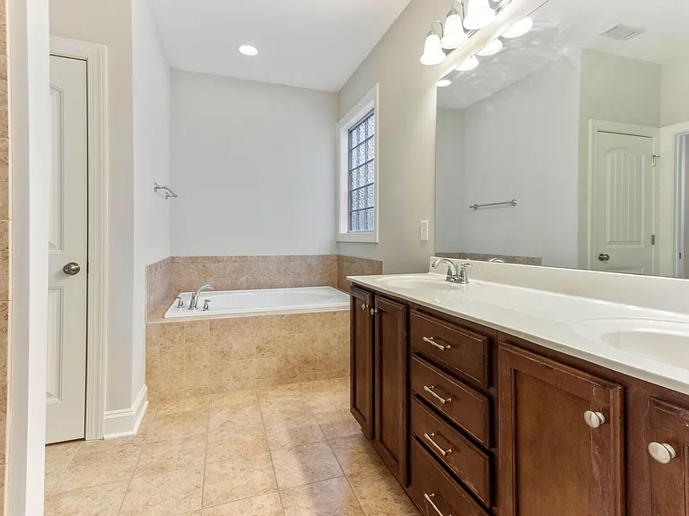 1528 Lily Creek Dr — Photo 12