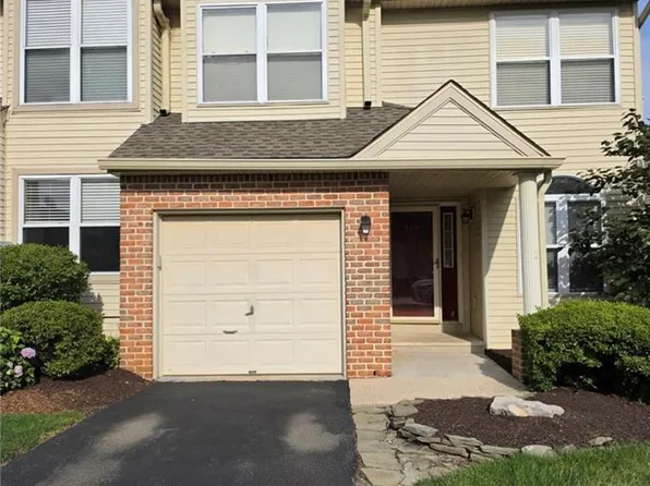 325 Oxford Pl #325, Macungie, PA 18062