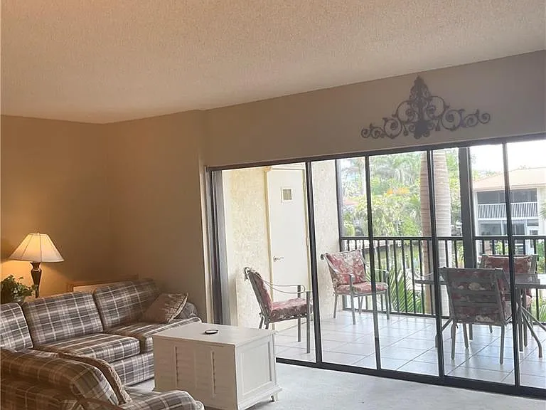 1165 Clam Ct #7 — Photo 5