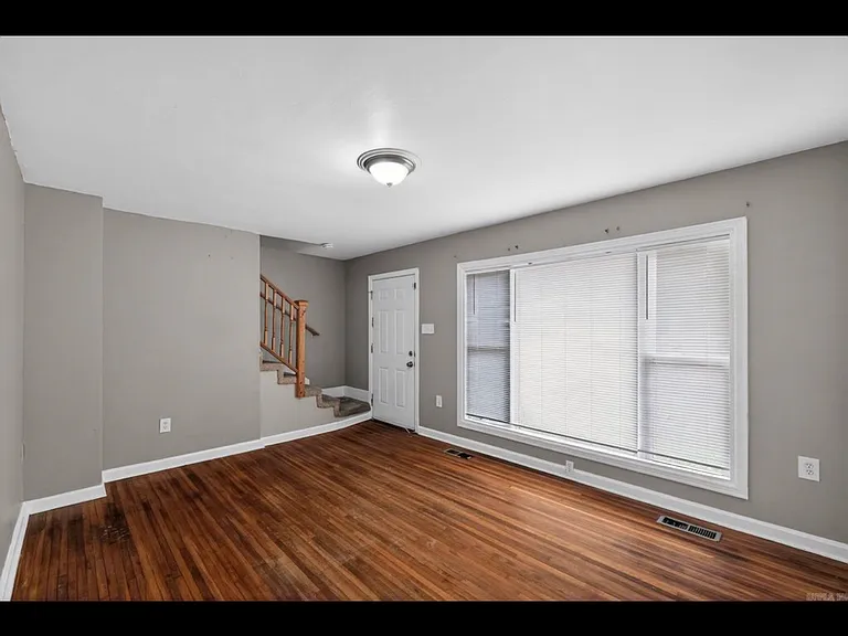 410 W 51st St — Photo 19