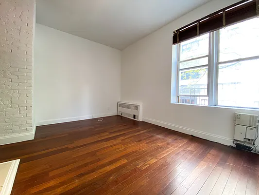 Rented by Kahen Properties | media 1