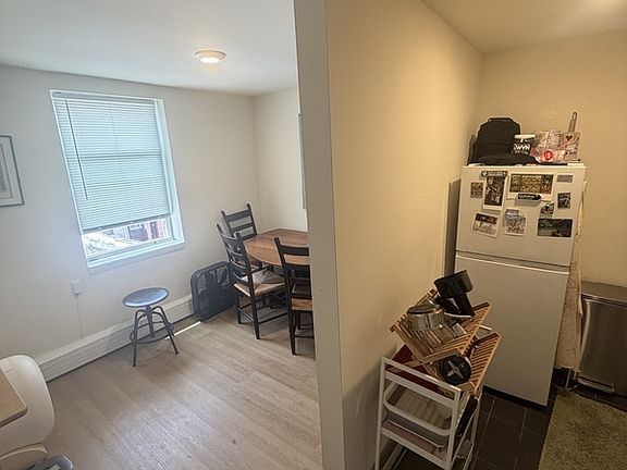 3rd image of 1526 Christian St #3C