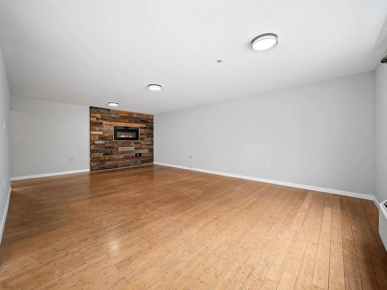 Bella Vista Condominium — Photo 4