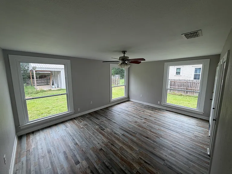 512 Buffalo St — Photo 4