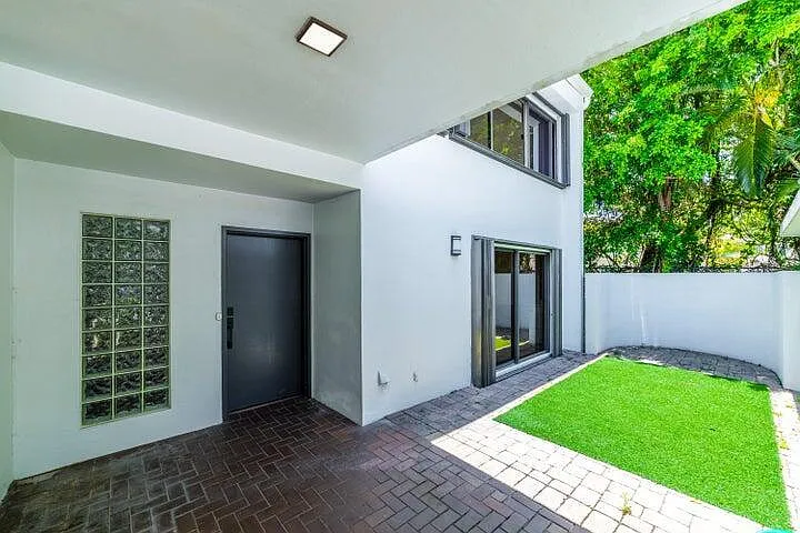 2517 Presidential Way #B — Photo 33