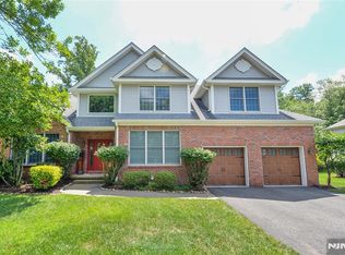 1 Woods Edge Rd, Old Tappan, NJ 07675