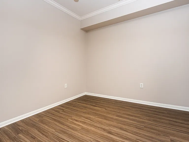 College Park Apartments — Photo 43