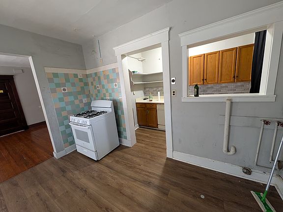 5th image of 24 Hallock Ave #3