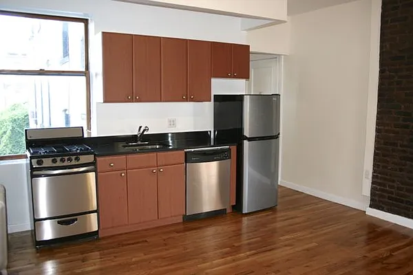 Rented by Cooper & Cooper Real Estate | media 18