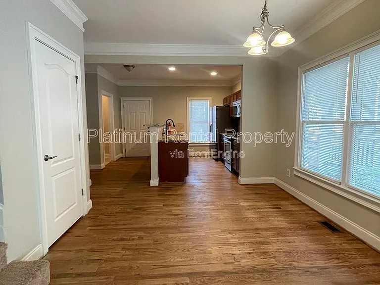 750 Terry St SE — Photo 16
