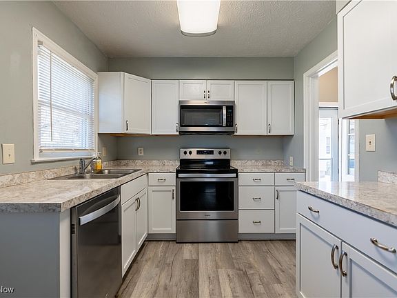 2nd image of 2432 Shaw Ave