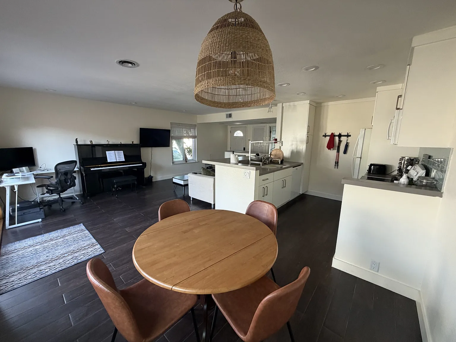 1 bed, 724 sqft, $3,495 — Photo 1