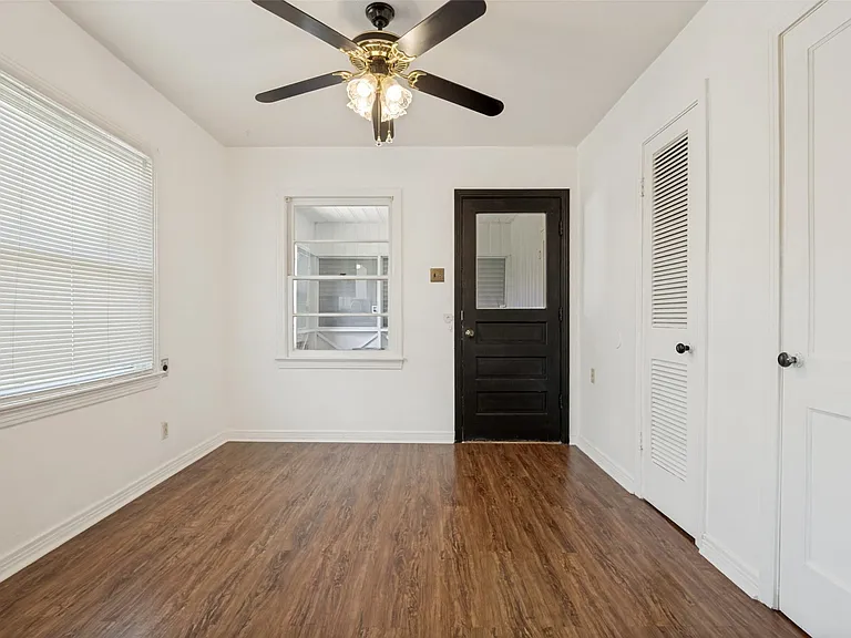 202 W Cherry St — Photo 3