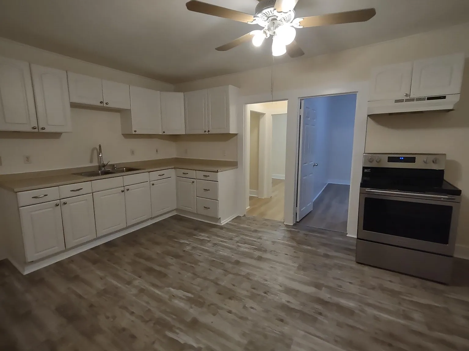 2 bed, 1.0 bath, 3060 sqft, $1,550 — Photo 1