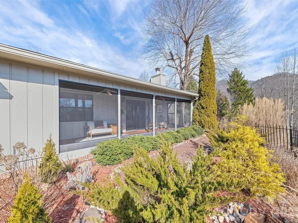 12 Willow View Dr, Franklin, NC 28734