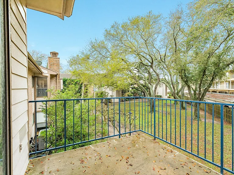 7128 N Holiday Dr — Photo 5