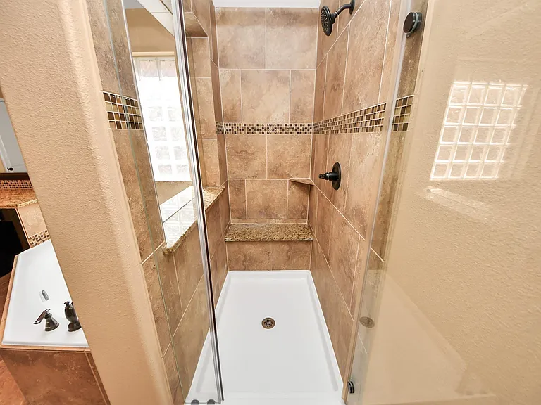 9427 Sapphire Bay Ln — Photo 29