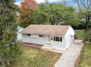 125 Perthshire Rd, Saint Louis, MO 63137
