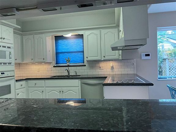 5th image of 2922 Fontana Drive