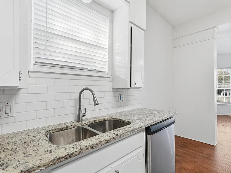 900 W Morgan St — Photo 7
