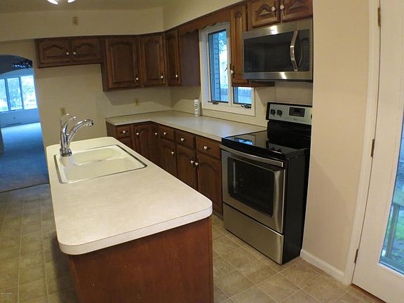 2nd image of 7932 Lake Wood Dr