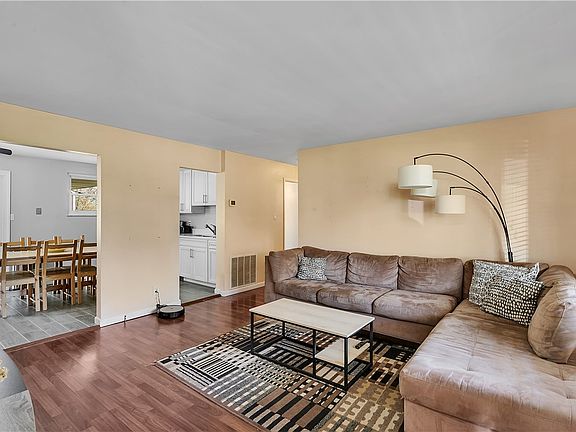 4th image of 217 Brookston Dr