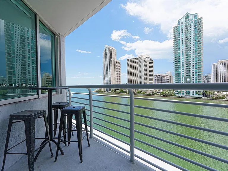 325 Biscayne Blvd #821 — Photo 5