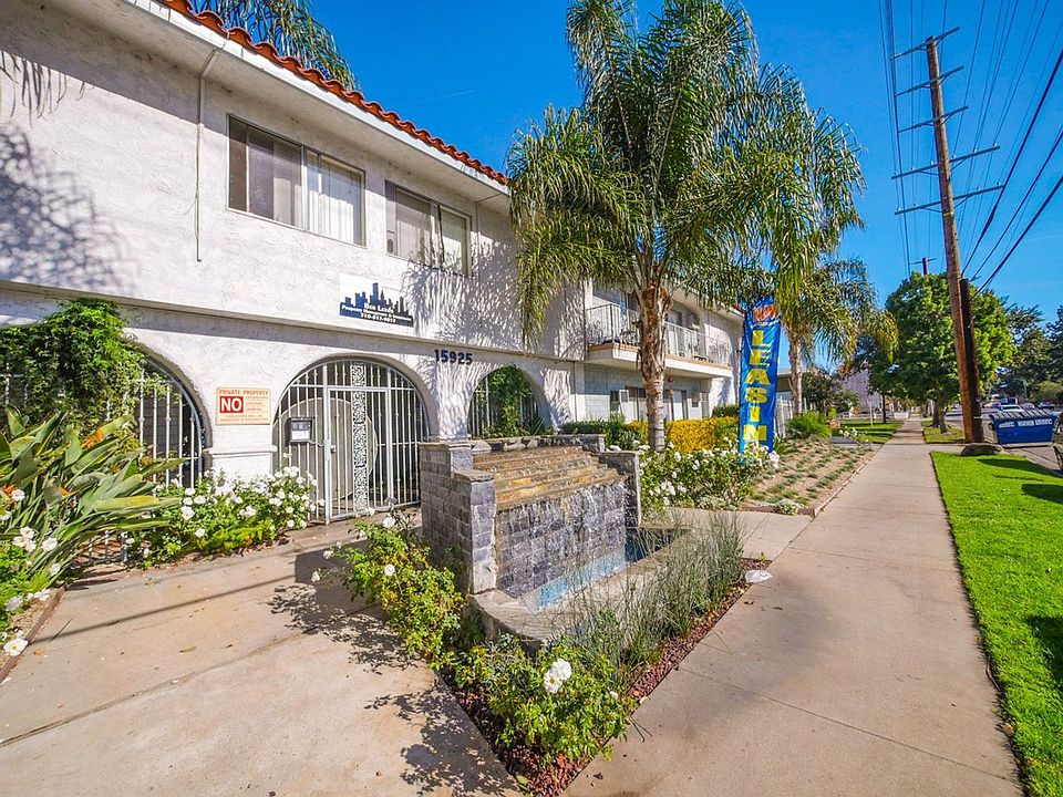 1st image of 15925 Victory Blvd #117-208