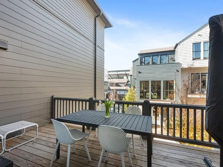 691 Fraser St SE — Photo 35