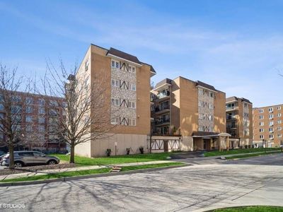 1633 River St APT 2A, Des Plaines, IL, 60016