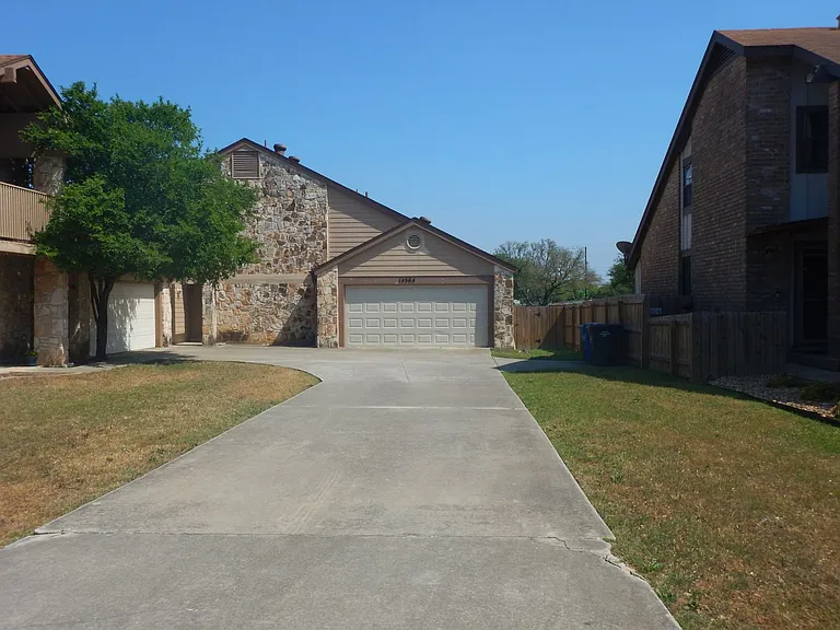 14304 Indian Woods — Photo 2