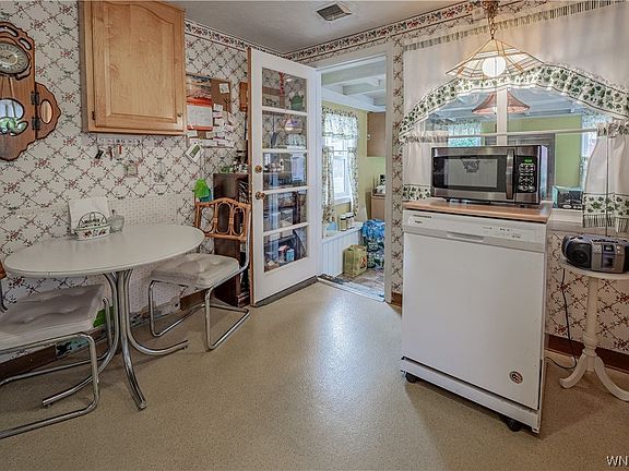 3rd image of 2689 Grace Ave