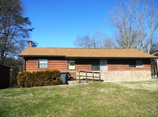 1314 Hilltop Rd, Dandridge, TN 37725