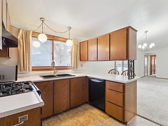 4th image of 2135 Country Club Dr