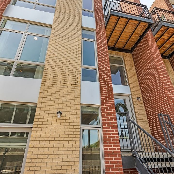 1st image of 2823 N Oakley Ave APT I