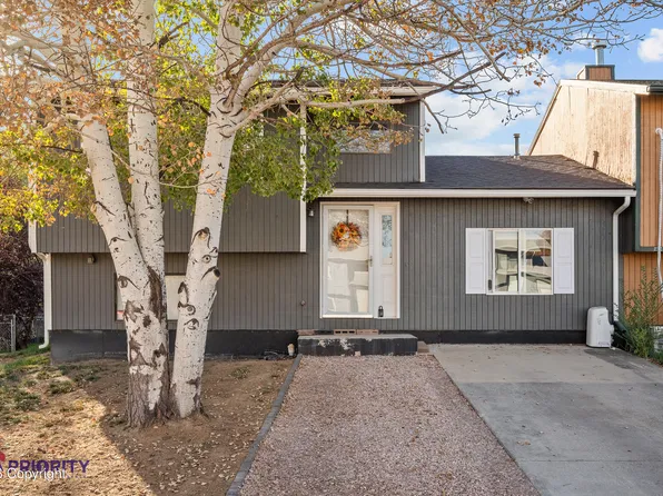 2210 Wagonhammer Ln, Gillette, WY 82718