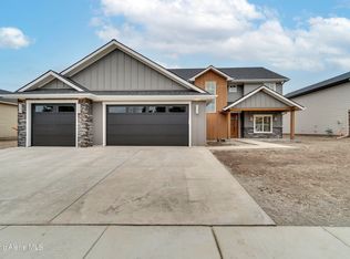 9506 N Secretariat Ln, Hayden, ID 83835
