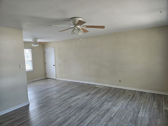 4th image of 55 Halsey Dr