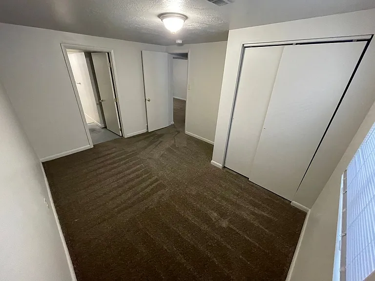 Newly remodeled three-bedroom apartment! — Photo 10