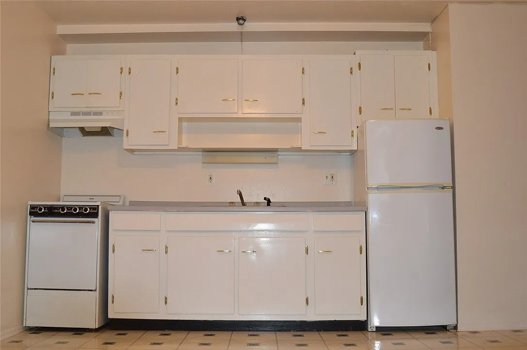 Studio, 1.0 bath, 400 sqft, $1,025 — Photo 2